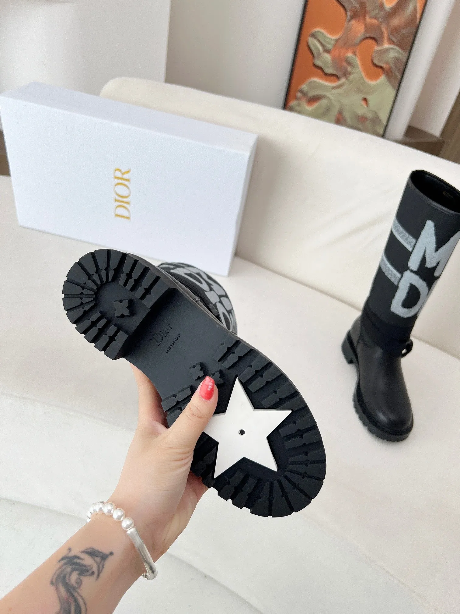 👟👟Ex-factory price 600💯💯2024 Dior new autumn and winter products🌹Fashion and trends coexist. Imported original fabrics are customized one to one. Female 35-41 Fabric: Imported cowhide Lining: Sheep lining Outsole: Original molded rubber outsole